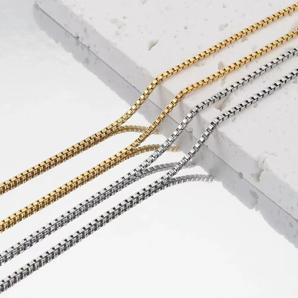 Sleek Silver Chain Necklace - Minimalist Elegance for Every Occasion